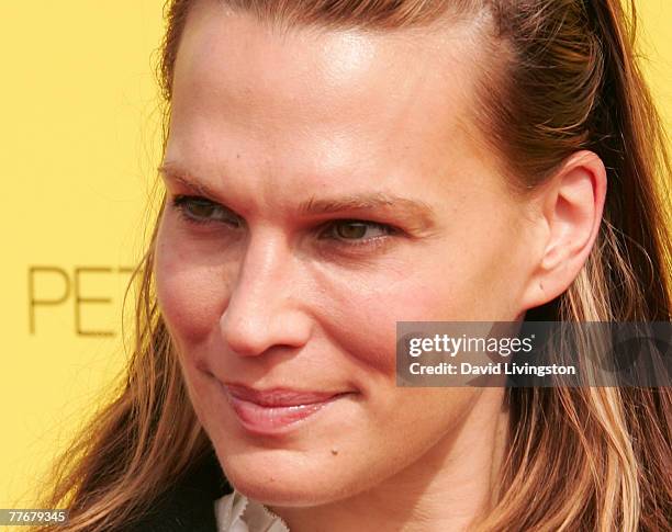 Actress Molly Sims attends P.S. ARTS 10th annual 'Express Yourself' event at Barker Hanger November 4, 2007 in Santa Monica, California.