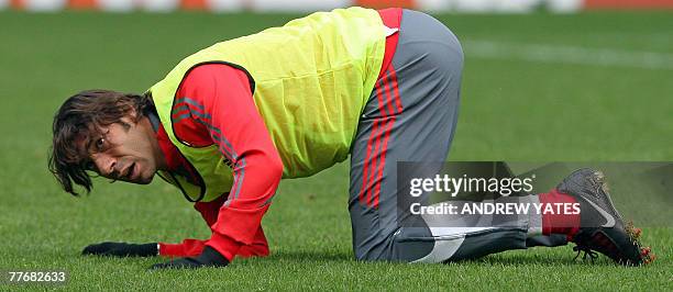 Benfica footballer Rui Costa attends a training session at Celtic Park, in Glasgow, Scotland, 05 November 2007, prior to Benfica's UEFA Champions...