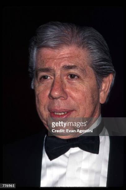 Journalist Carl Bernstein attends an evening of readings and a gala dinner dance hosted by Literacy Partners April 29, 1996 in New York City....