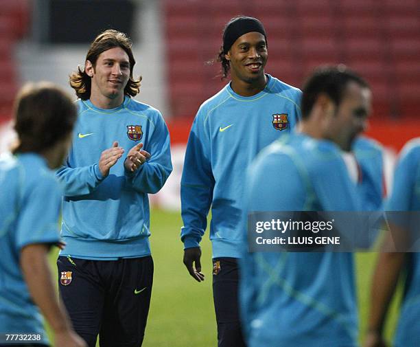 Barcelona's Brazilian Ronaldinho and Argentinian Leo Messi take part in a training session at the Camp Nou stadium in Barcelona, 06 November 2007 in...