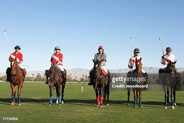 polo players and referee - reitsport-veranstaltung stock-fotos und bilder