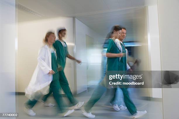 physicians and nurses in corridor - operatiegewaad stockfoto's en -beelden