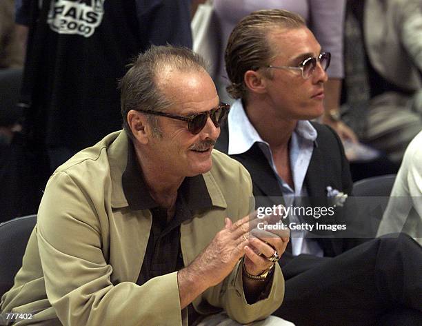 Jack Nicholson, left, and Matthew McConaughey sit courtside during Game 2 of the NBA Finals between the Los Angeles Lakers and the Indiana Pacers,...
