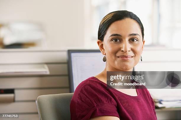 office worker - 30 39 jaar stockfoto's en -beelden