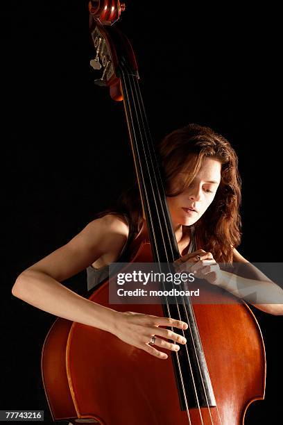 woman playing double bass - female double bass player stock pictures, royalty-free photos & images