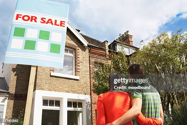 couple buying home together - for sale sign stock pictures, royalty-free photos & images