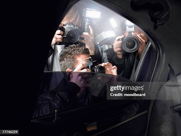 paparazzi shooting inside a limousine - celebrity photos et images de collection