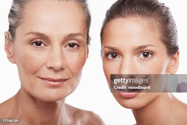 two beautiful women - generation gap 個照片及圖片檔