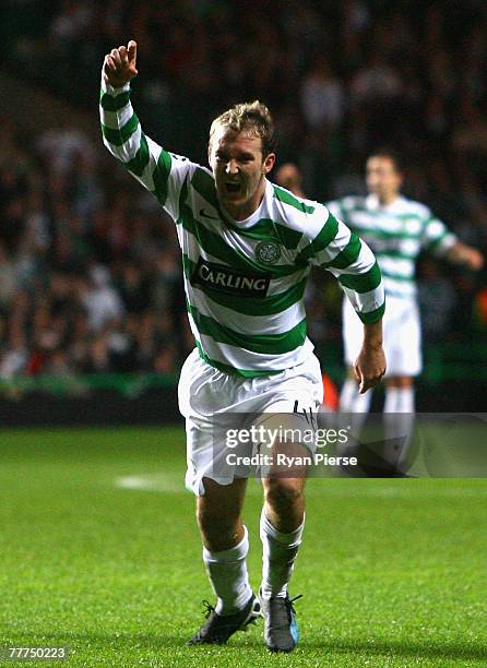 Aiden McGeady of Celtic celebrates after scoring his team's first goal during the UEFA Champions League Group D match between Celtic and Benfica at...