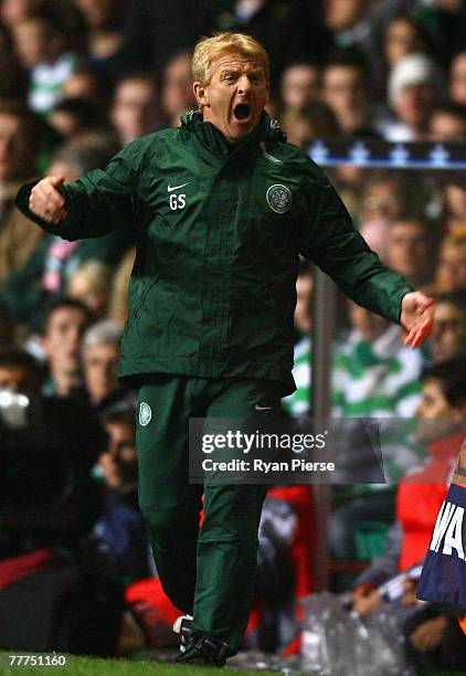 Gordon Strachan, manager of Celtic, shouts at his players during the UEFA Champions League Group D match between Celtic and Benfica at Celtic Park on...
