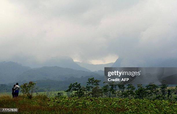 The Mount Kelut volcano emits smoke in Kediri 04 November 2007. A day after a false alarm on Indonesia's Mount Kelut led to panic among residents on...