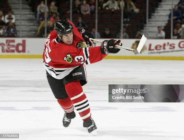 Chicago's Adrian Aucoin, Pre Season NHL, St. Louis Blues vs Chicago Blackhawks at the United Center in Chicago, Illinois on September 23, 2005.