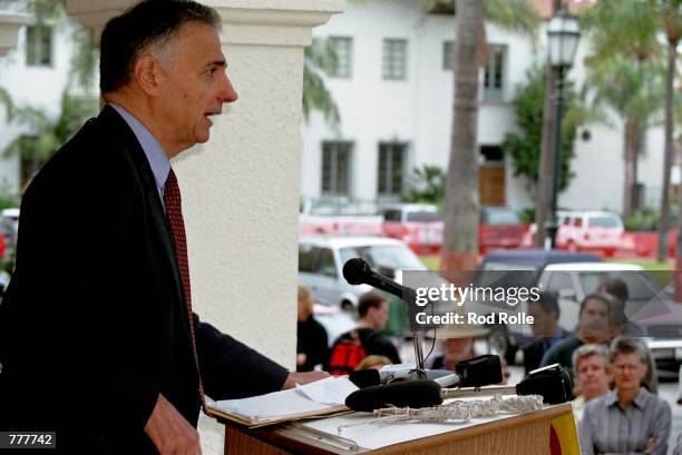 Ralph Nader speaks on the steps of City Hall August 23, 2000 during a campaign stop in Santa Barbara, CA. Nader is trying to get accepted into the...