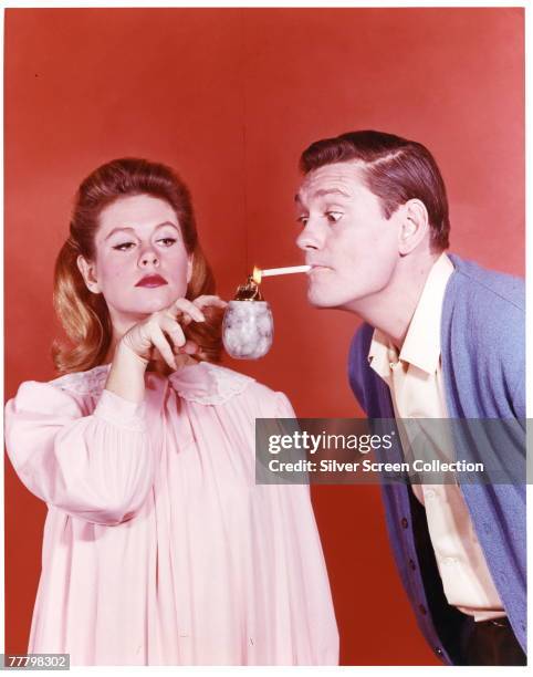 Elizabeth Montgomery as Samantha Stephens and Dick York as Darrin Stephens in the television series 'Bewitched', circa 1965.