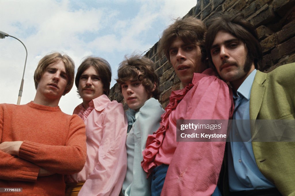 Frilly Sixties Quo