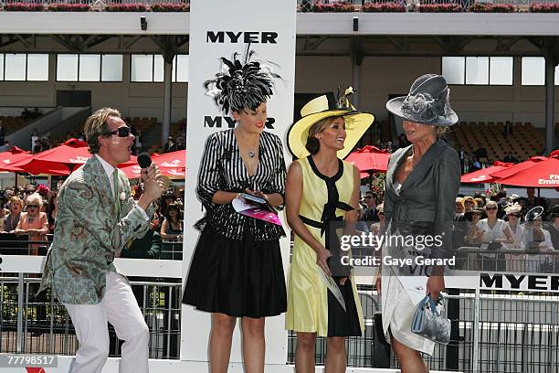 Stylist and fashion tv personality Carson Kressley announces Lorraine Cookson as winner of the Fashions On The Field best dressed award during the...