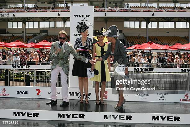 Stylist and fashion tv personality Carson Kressley announces Lorraine Cookson as winner of the Fashions On The Field best dressed award during the...