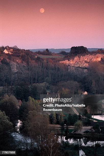france, burgundy, yonne department, landscape at twilight - yonne fotografías e imágenes de stock