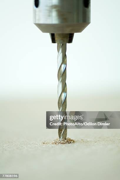 drill drilling into wood, cropped view of drill bit - drill bit stockfoto's en -beelden