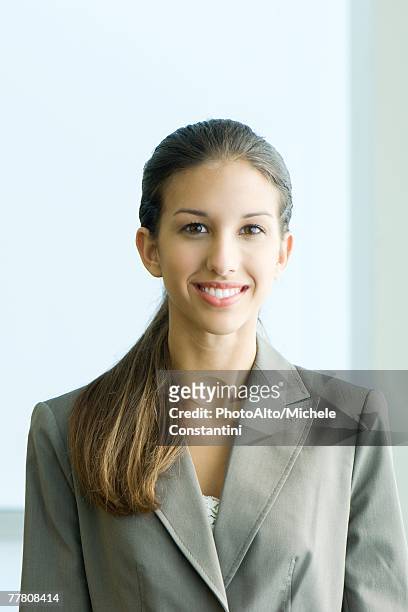 young female in business attire smiling at camera, portrait - girl business photos et images de collection