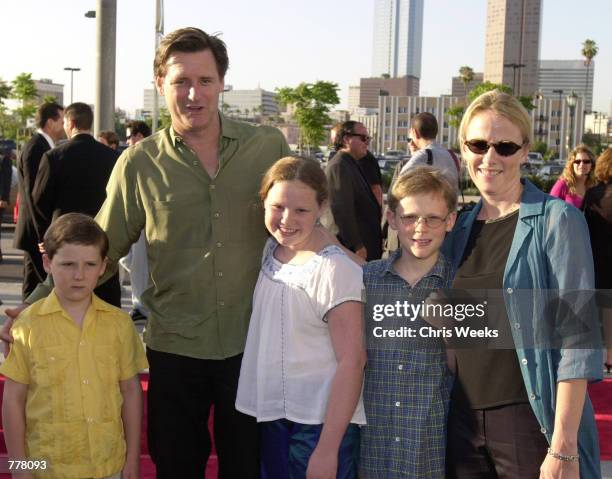 Actor Bill Pullman, with wife Tamara Hurwitz and their children Maesa, Louis, and Jack, arrives at the premiere of "Titan A.E." June 13, 2000 in Los...