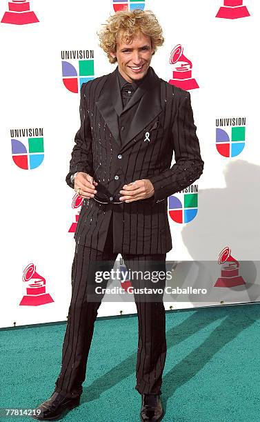 Singer Ricky Vallen arrives at the 8th annual latin GRAMMY awards held at the Mandalay Bay Events Center on November 8, 2007 in Las Vegas, Nevada.