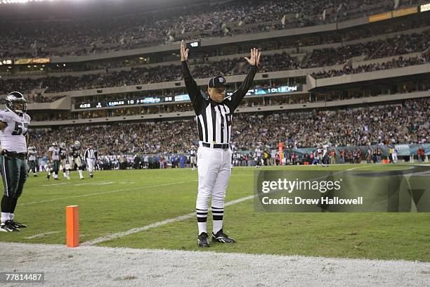 An NFL referee signals a cowboys touchdown during the game against the Philadelphia Eagles on November 4, 2007 at Lincoln Financial Field in...