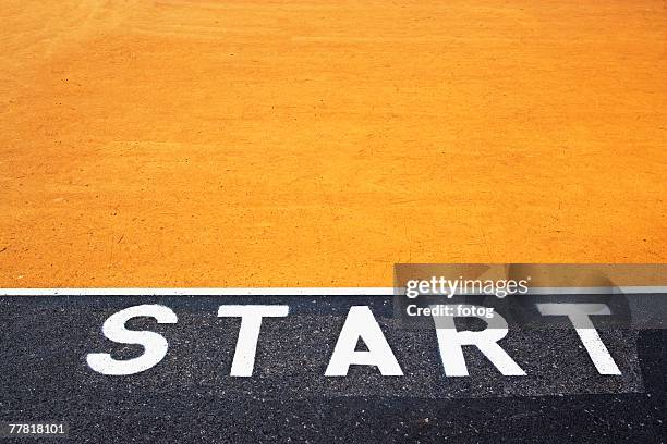 starting line painted on asphalt - スタートライン ストックフォトと画像