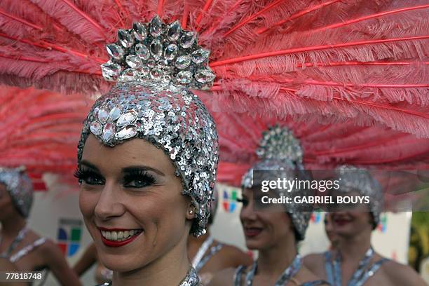 Show girls arrive for the 8th Annual Latin Grammy Awards, 08 November 2007, in Las Vegas, Nevada. AFP PHOTO/GABRIEL BOUYS