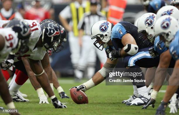 Kevin Mawae of the Tennessee Titans gets ready to hike the ball during the game against the Houston Texans at Reliant Stadium October 21, 2007 in...