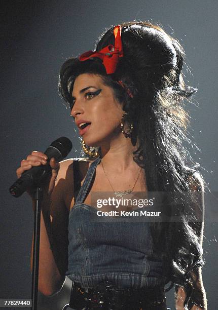 Singer Amy Winehouse performs at the 2007 MTV Europe Awards at Olympiahalle on November 1, 2007 in Munich.