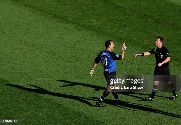 Eugene Galekovic of the United argues with referee Simon Przydacz during the round twelve A-League match between the Central Coast Mariners and...