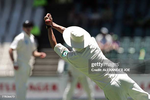 New Zealand's cricketer Michael Mason misses a catch off the ball of South Africa's batsman Jacques Kallis during South Africa's second innings on...