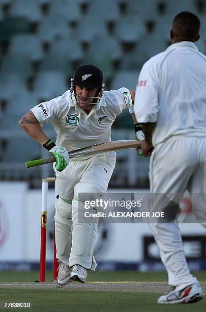 New Zealands Scott Styris maks a run off the ball of South Africa's bowler Makhaya Ntini during New Zealands 2nd innings on the 3rd day of the frist...