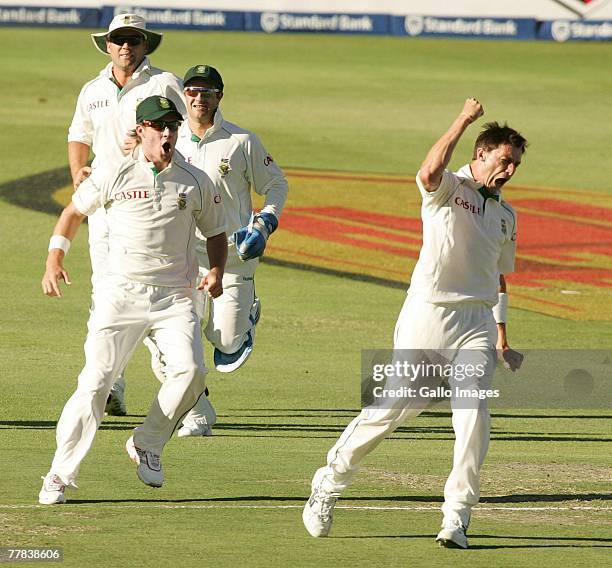De Villiers, Dale Steyn and Craig Cumming during day three of the 1st test match between South Africa and New Zealand held at the Wanderers Stadium...