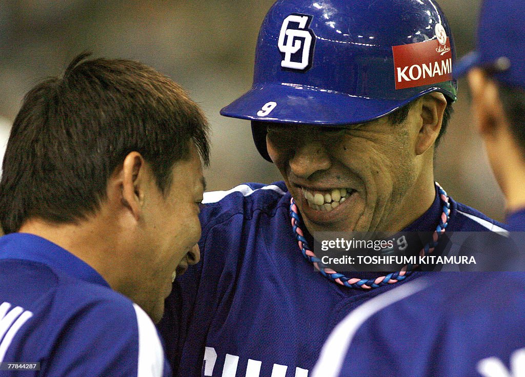 Japan's Chunichi Dragons Kazuki Inoue (R