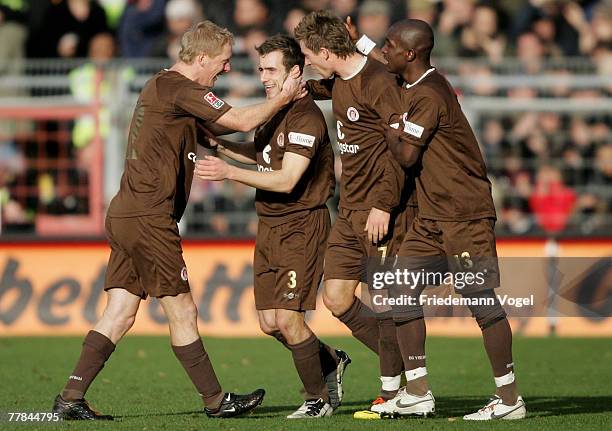 Ian Joy of St.Pauli celebrates scoring the first goal with Timo Schultz , Marvin Braun and Charles Takyi during the Second Bundesliga match between...