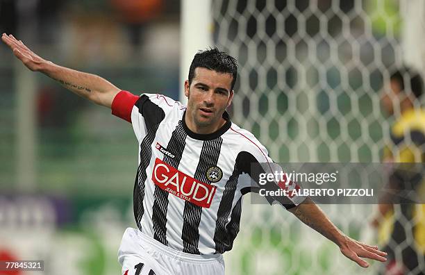 Udinese's forward Antonio Di Natale postures after scoring against Fiorentina during Fiorentina vs. Udinese Italian serie A football match at Artemio...