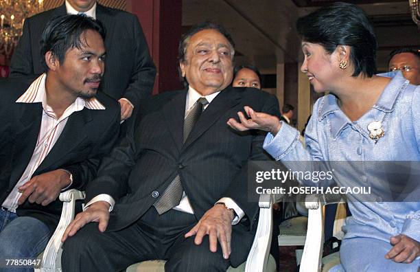 Jose Sulaiman, president of World Boxing Council flanked by Philippine President Gloria Arroyo and Filipino boxing hero, WBC super featherweight...