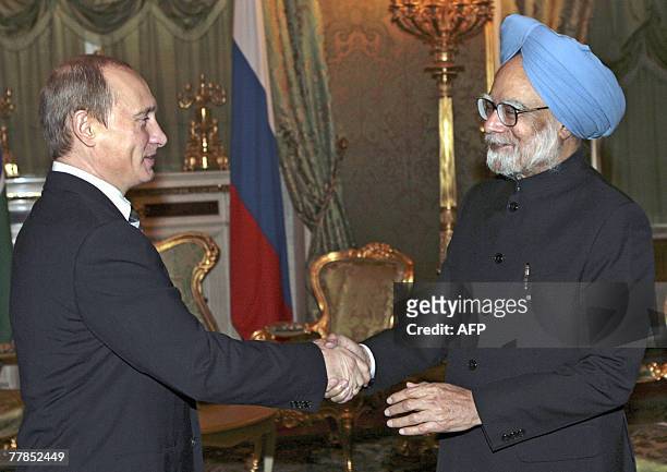 Russian President Vladimir Putin welcomes Indian Prime Minister Manmohan Singh during their meeting at the Kremlin in Moscow, 12 November 2007....