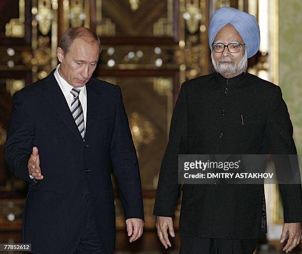 Russian President Vladimir Putin welcomes Indian Prime Minister Manmohan Singh during their meeting in the Kremlin in Moscow, 12 November 2007....