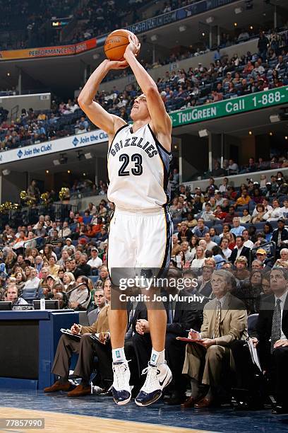 Casey Jacobsen of the Memphis Grizzlies shoots during the game against the Indiana Pacers on November 3, 2007 at FedExForum in Memphis, Tennessee....