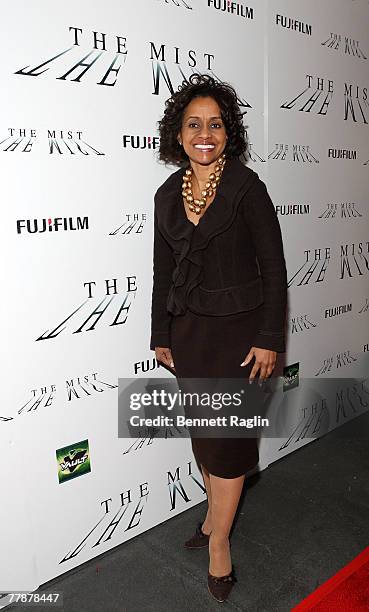 Personality Judge Glenda Hatchett attending the premiere of "The Mist" at the Ziegfeld Theater, November 12 New York, New York.