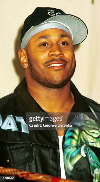 Rapper LL Cool J poses for photographers September 7, 2000 at the MTV Awards at Radio City Music Hall in New York City.