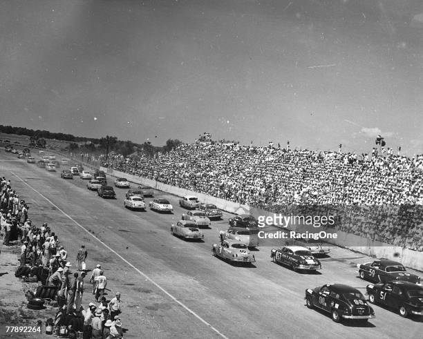 The running of the first Southern 500 at Darlington, South Carolina on September 4, 1950. The eventual winner, Johnny Mantz , started near the tail...