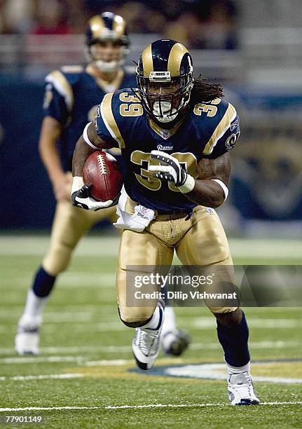 Steven Jackson of the St. Louis Rams rushes against the Cleveland Browns at the Edward Jones Dome October 28, 2007 in St. Louis, Missouri. The Browns...