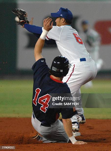 Taiwan's second baseman Cheng Chao-hang receives ball as US runner Colby Rasmus slides into the second base during the 37th Baseball World Cup in...