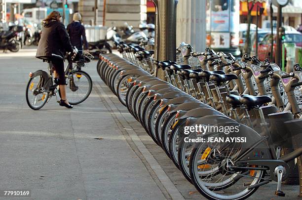 Woman rides a "Velib" bicycle, 14 November 2007 in Paris, during a strike against government's reform. French unions launch open-ended strikes in...