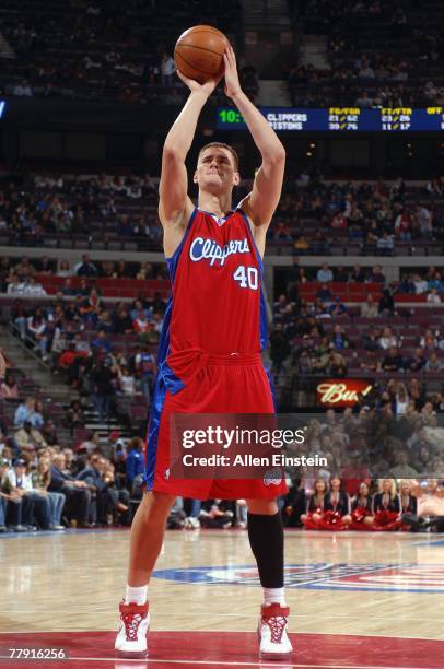 Paul Davis of the Los Angeles Clippers shoots a free throw during the game against the Detroit Pistons at the Palace of Auburn Hills on November 9,...