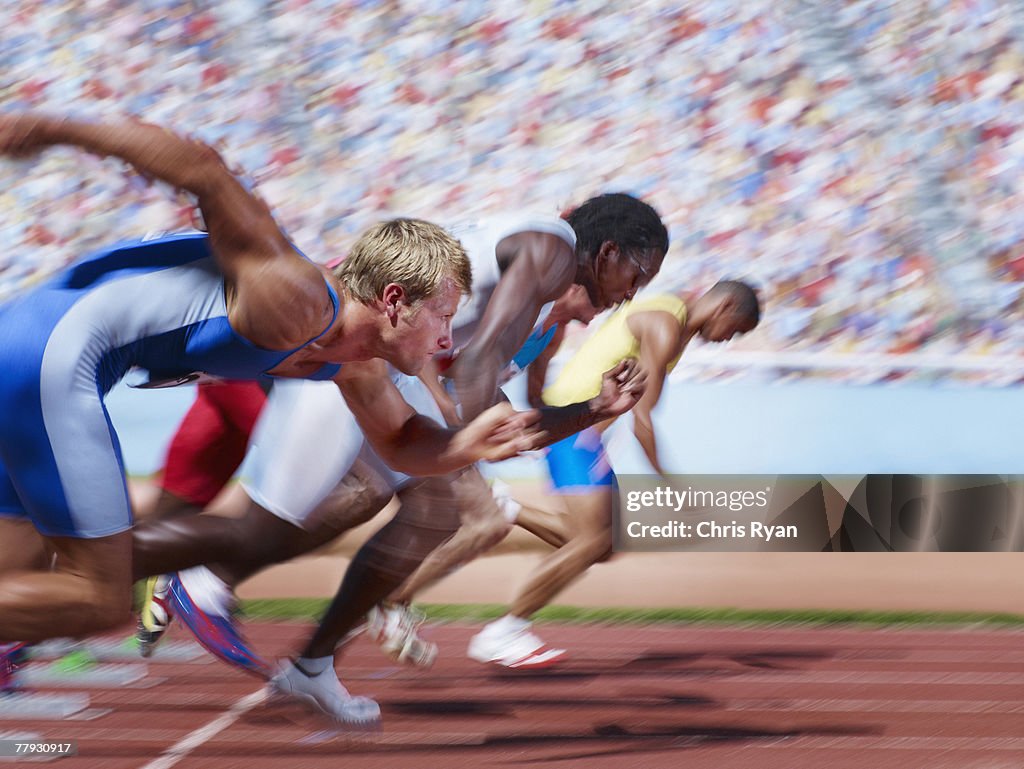 De montaña masculinos al inicio de la pista